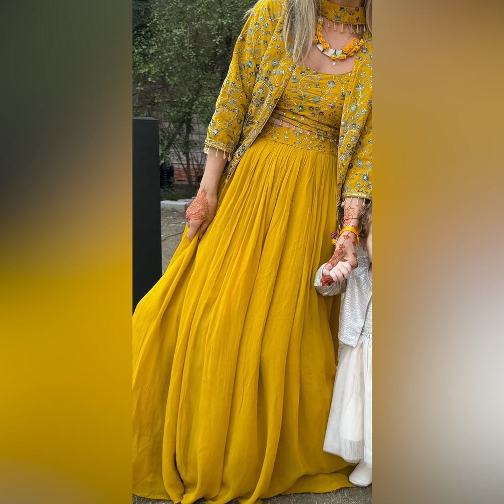 Chic Mustard Women's Wedding Dress